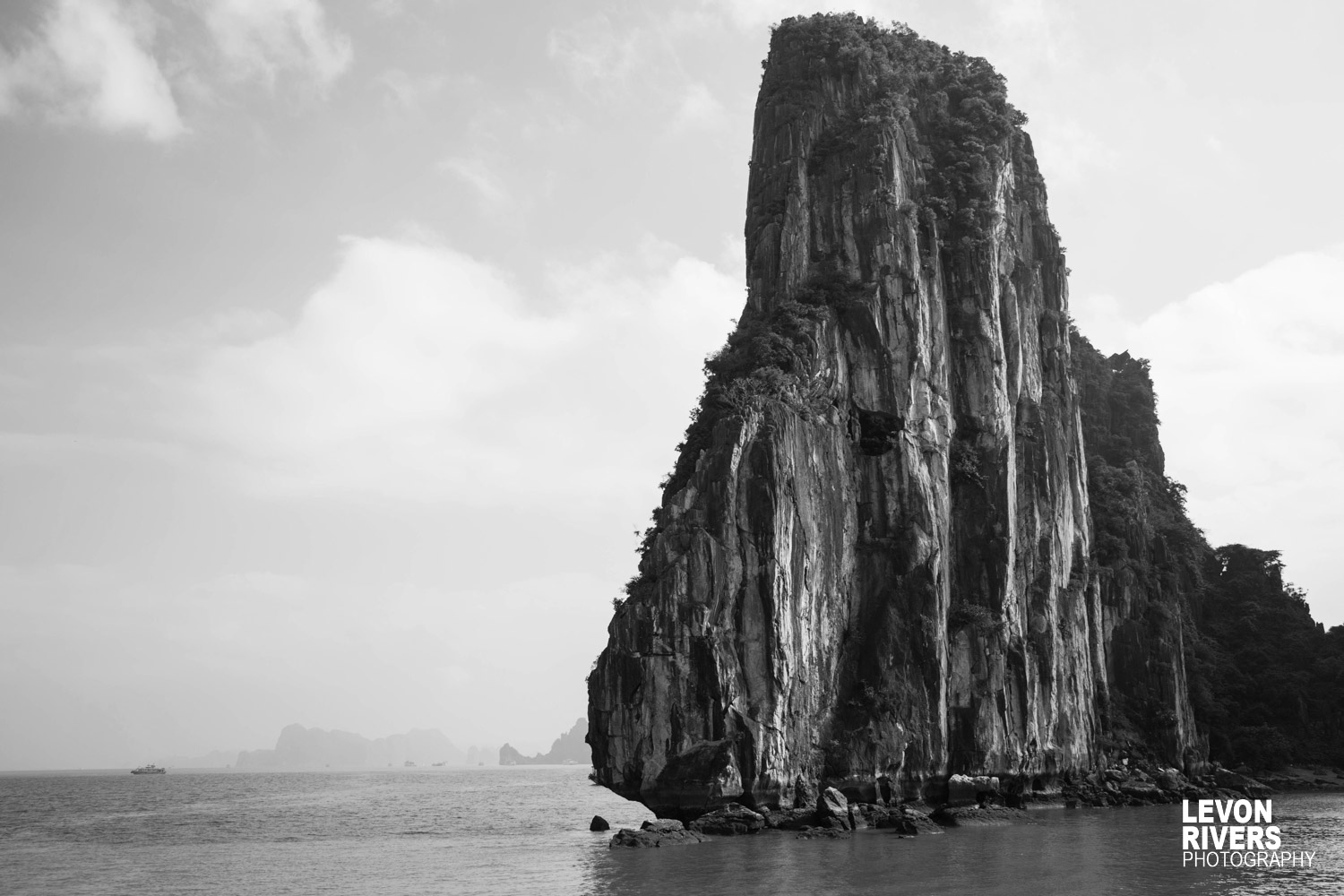 Ha Long Bay B&w